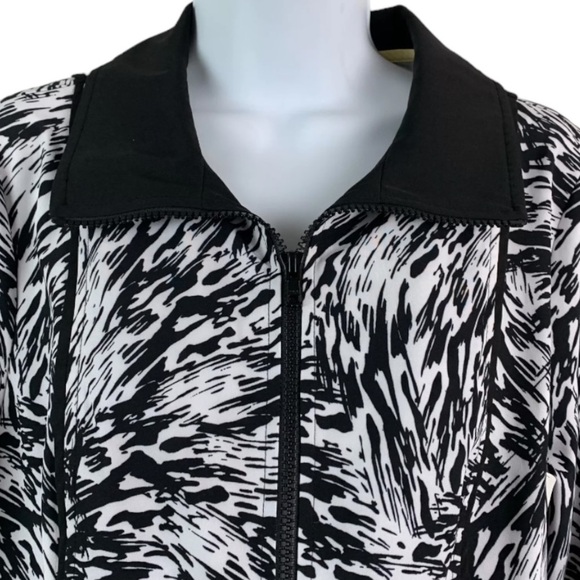 5/$25 Geometric Print Light Jacket Black White Zip Front  Pattern Activewear - Picture 3 of 7